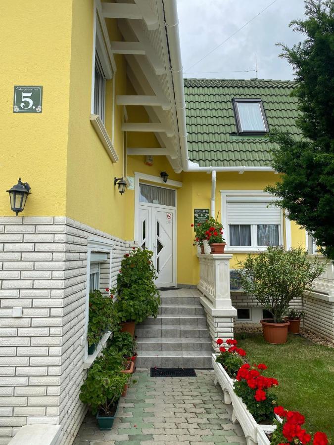 Apartamento Margaréta Apartmanház Hajdúszoboszló Exterior foto